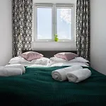 1-Bedroom Warsaw Noakowskiego Apartment With City View