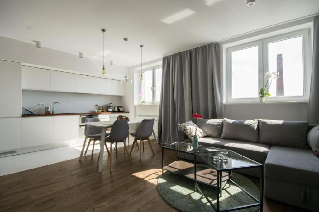 Appartement 1-bedroom Noakowskiego With View By Ecru Wwa55 *